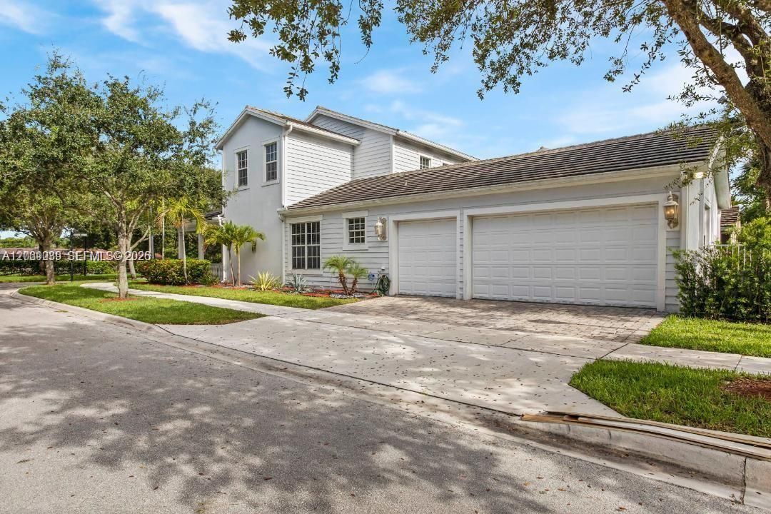 For Rent: $4,995 (4 beds, 3 baths, 2983 Square Feet)