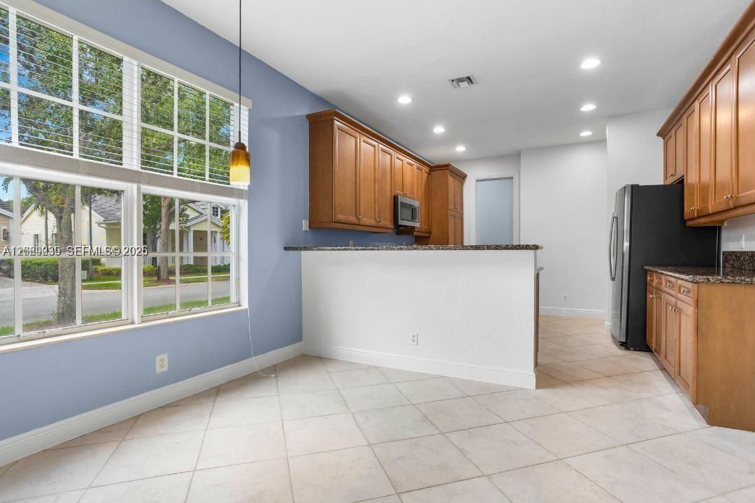 For Rent: $4,995 (4 beds, 3 baths, 2983 Square Feet)