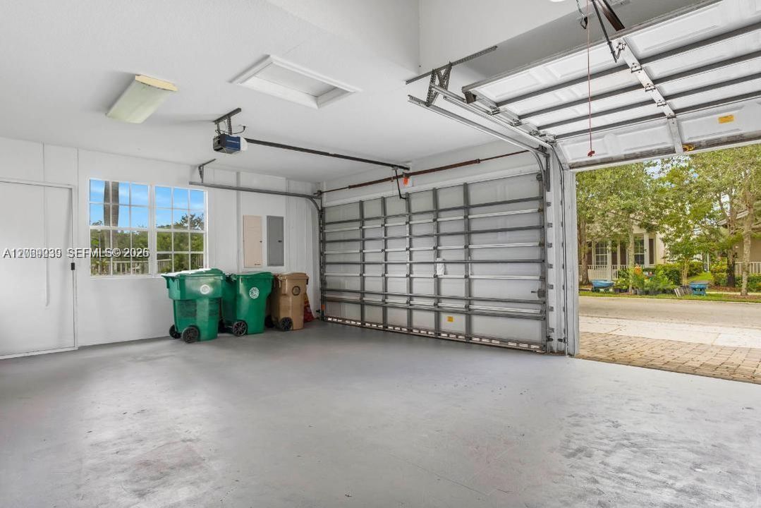 For Rent: $4,995 (4 beds, 3 baths, 2983 Square Feet)