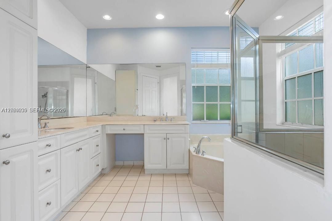 For Rent: $4,995 (4 beds, 3 baths, 2983 Square Feet)