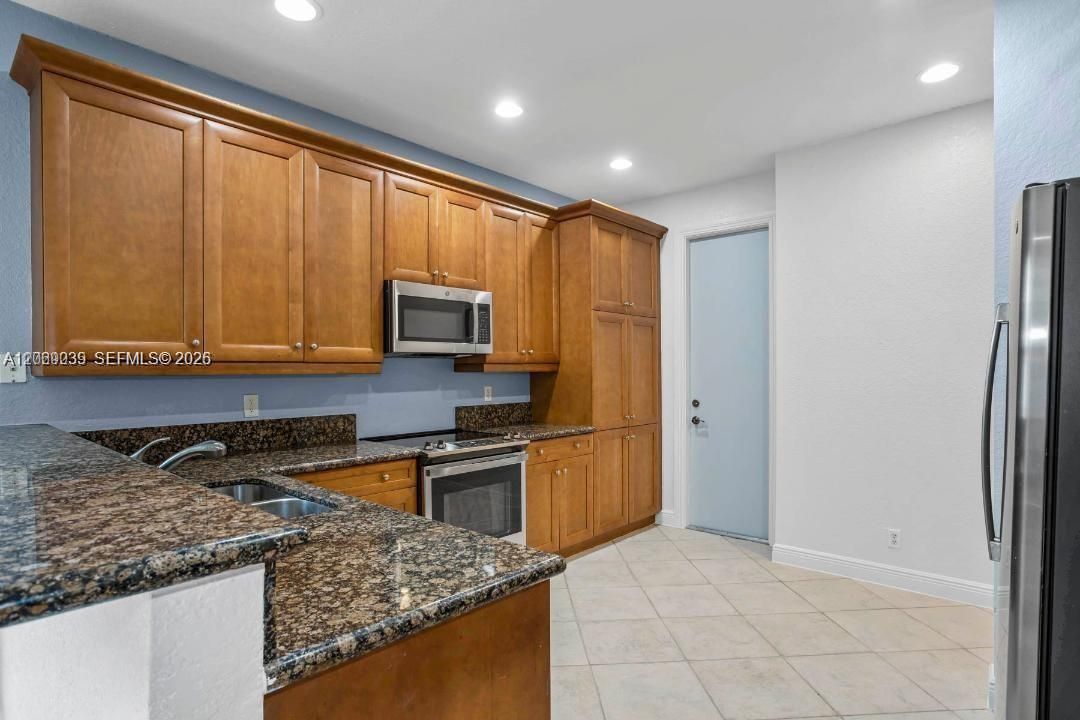 For Rent: $4,995 (4 beds, 3 baths, 2983 Square Feet)