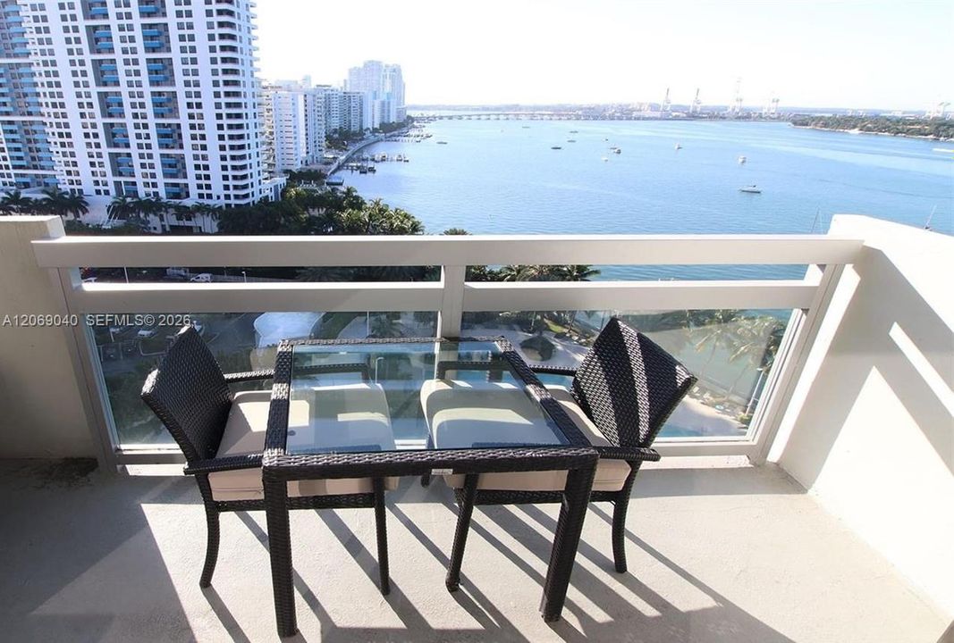 En Venta: $775,000 (2 camas, 2 baños, 1072 Pies cuadrados)