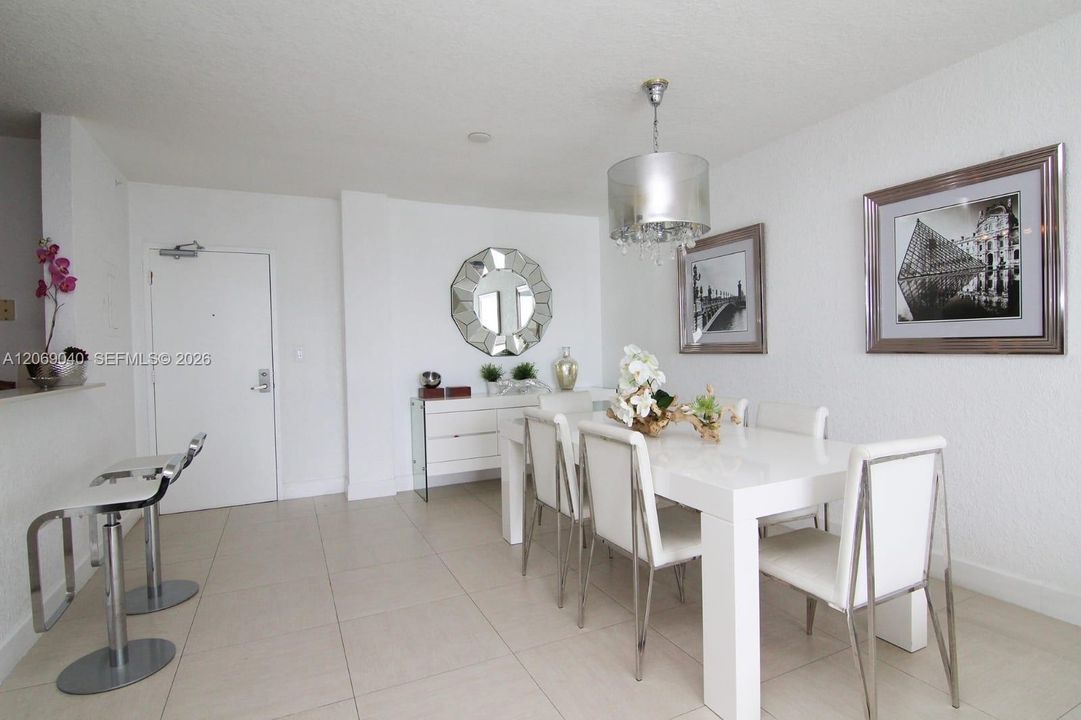 En Venta: $775,000 (2 camas, 2 baños, 1072 Pies cuadrados)
