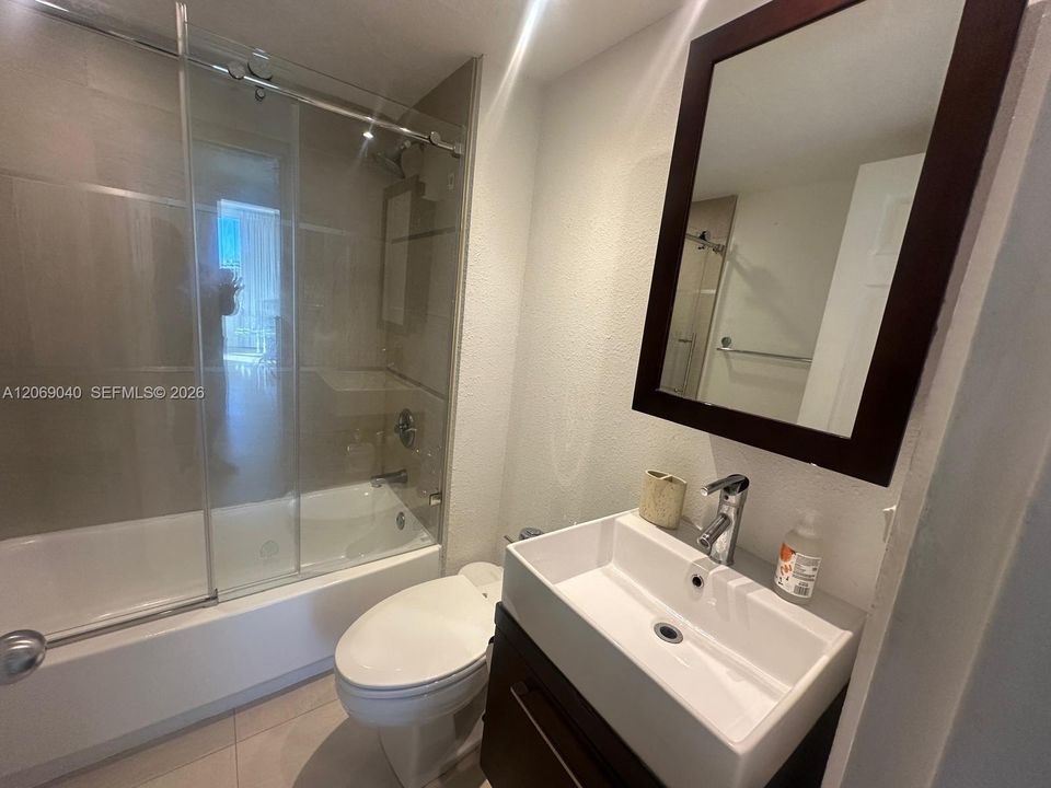 En Venta: $775,000 (2 camas, 2 baños, 1072 Pies cuadrados)