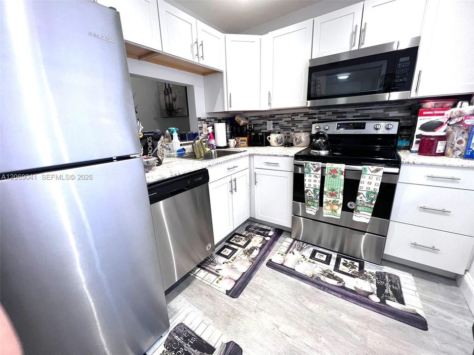 For Rent: $1,850 (1 beds, 1 baths, 726 Square Feet)