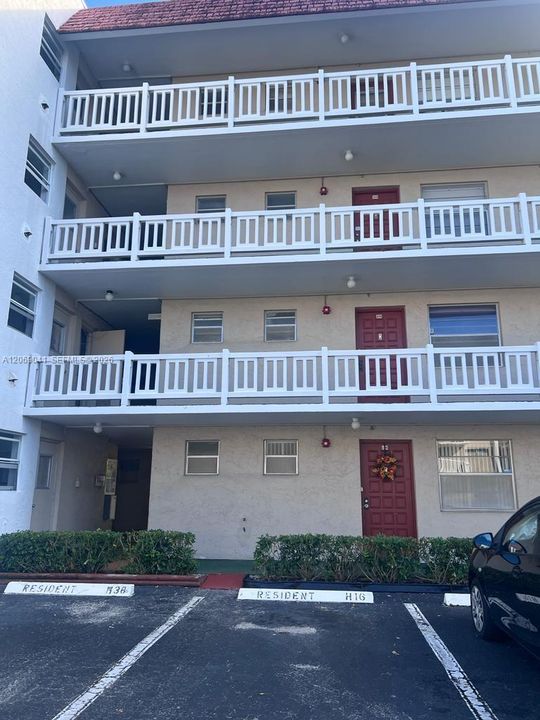 For Rent: $1,850 (1 beds, 1 baths, 726 Square Feet)