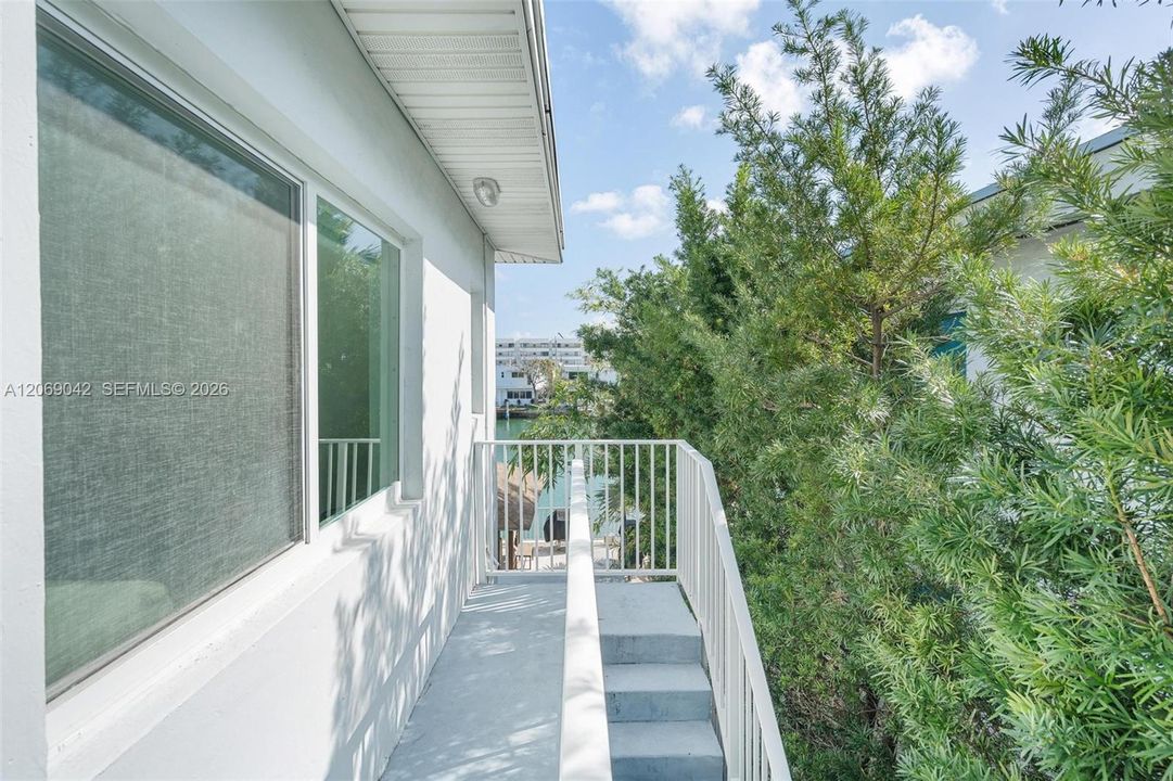 待售: $299,000 (2 贝兹, 1 浴室, 903 平方英尺)