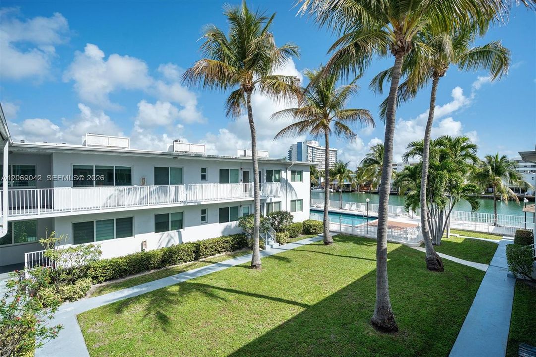 待售: $299,000 (2 贝兹, 1 浴室, 903 平方英尺)