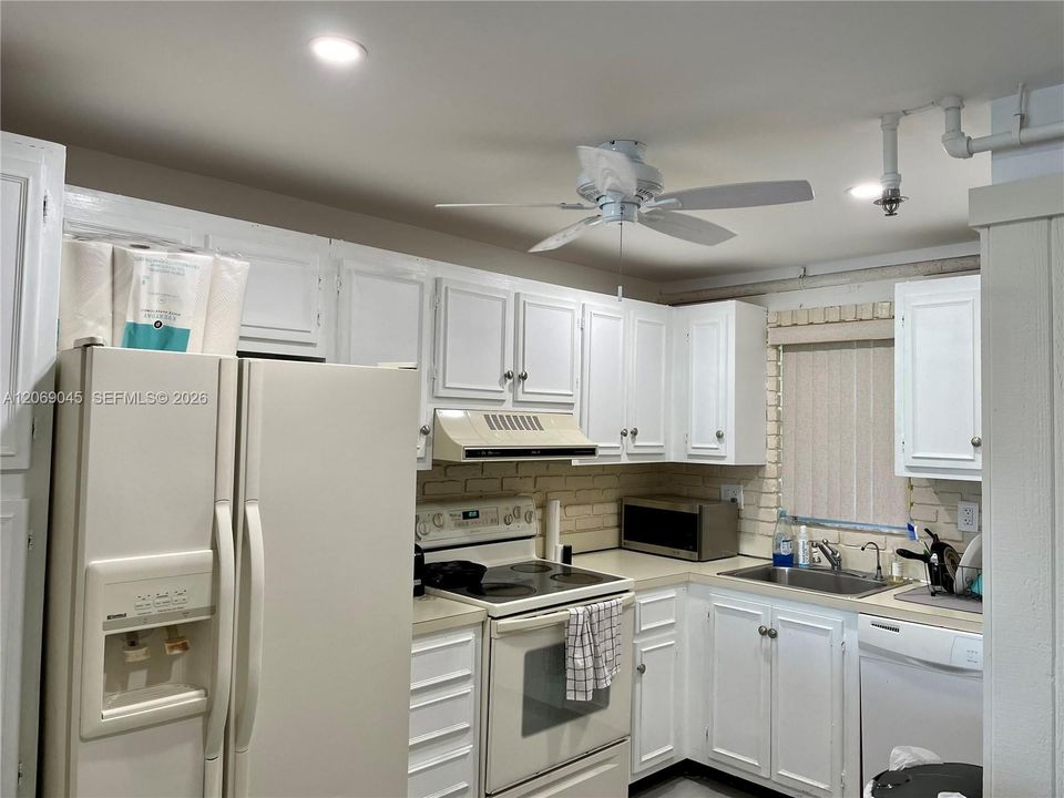For Rent: $2,100 (2 beds, 2 baths, 1140 Square Feet)