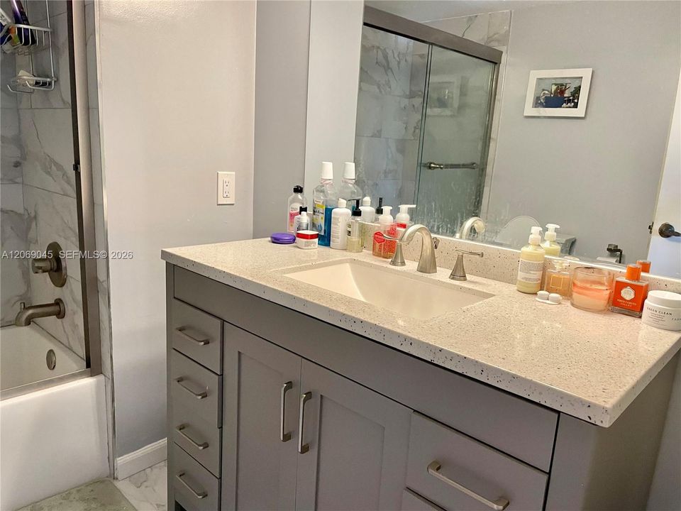 For Rent: $2,100 (2 beds, 2 baths, 1140 Square Feet)