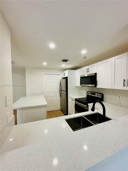 For Rent: $2,690 (2 beds, 2 baths, 1115 Square Feet)