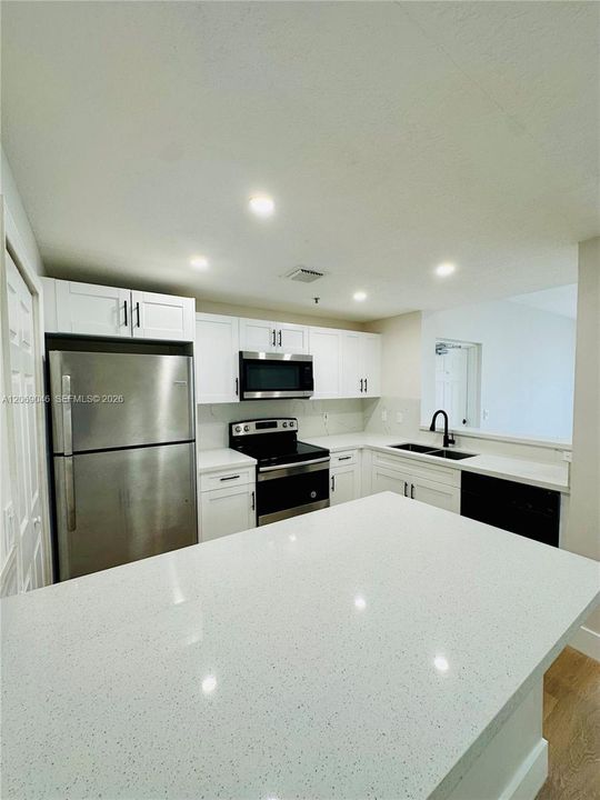 For Rent: $2,690 (2 beds, 2 baths, 1115 Square Feet)