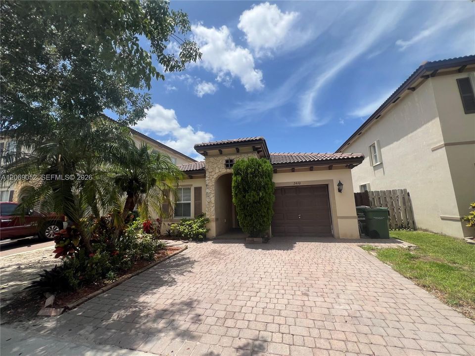 For Rent: $3,500 (4 beds, 2 baths, 1670 Square Feet)