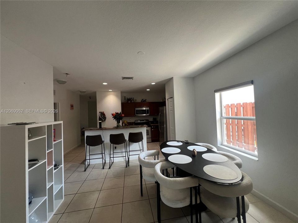 For Rent: $3,500 (4 beds, 2 baths, 1670 Square Feet)