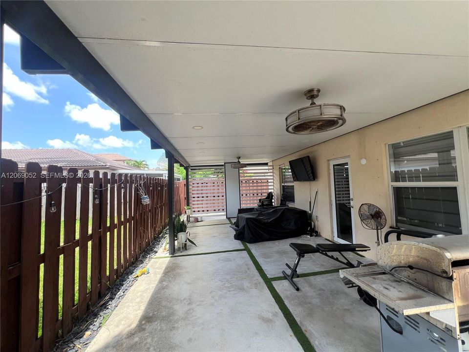 For Rent: $3,500 (4 beds, 2 baths, 1670 Square Feet)