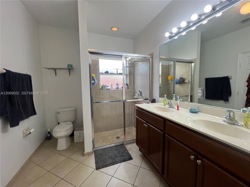For Rent: $3,500 (4 beds, 2 baths, 1670 Square Feet)