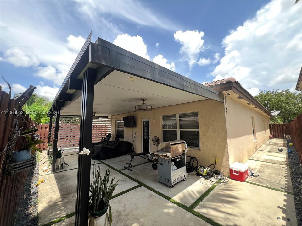 For Rent: $3,500 (4 beds, 2 baths, 1670 Square Feet)