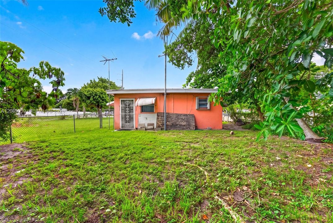 For Sale: $549,500 (3 beds, 2 baths, 1656 Square Feet)