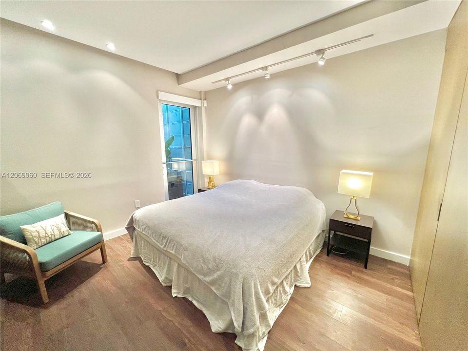 For Rent: $4,500 (2 beds, 2 baths, 1045 Square Feet)