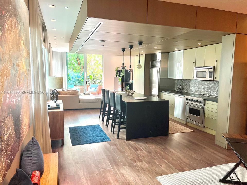 For Rent: $4,500 (2 beds, 2 baths, 1045 Square Feet)
