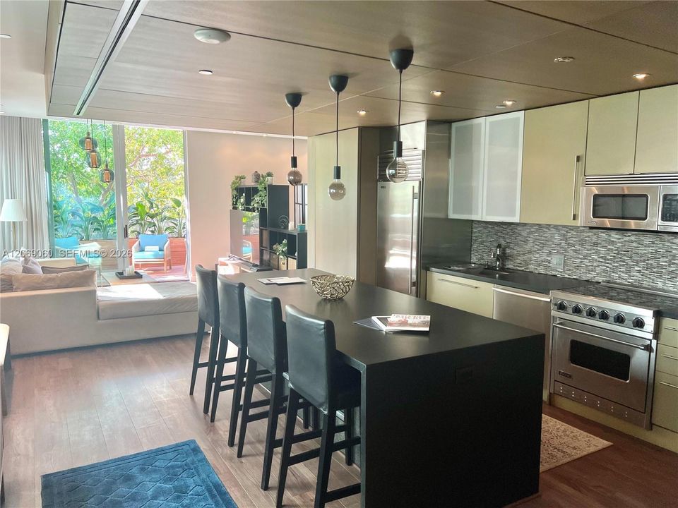 For Rent: $4,500 (2 beds, 2 baths, 1045 Square Feet)