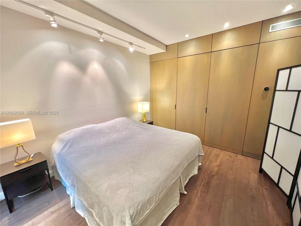 For Rent: $4,500 (2 beds, 2 baths, 1045 Square Feet)