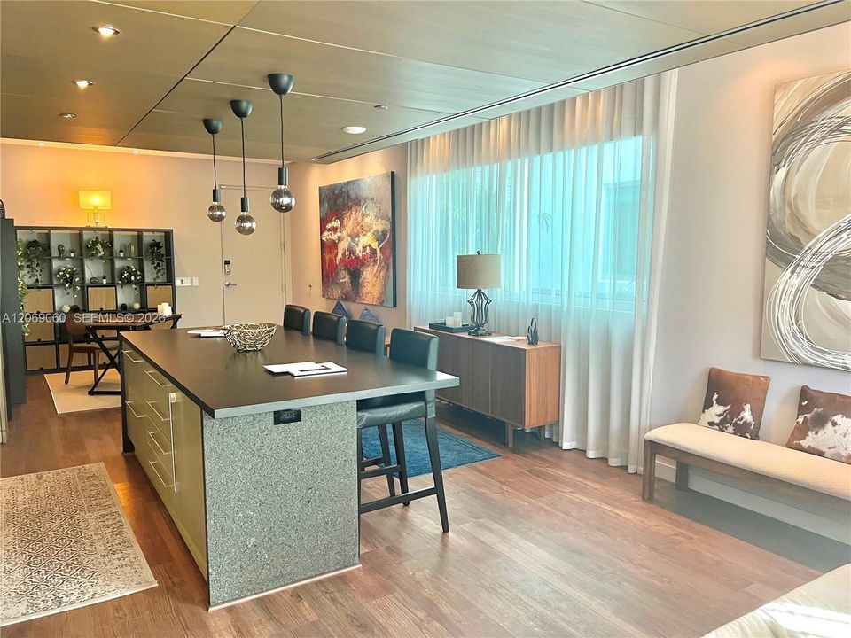 For Rent: $4,500 (2 beds, 2 baths, 1045 Square Feet)