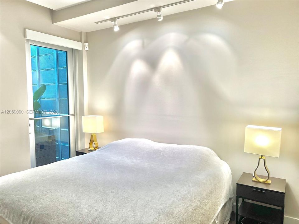 For Rent: $4,500 (2 beds, 2 baths, 1045 Square Feet)