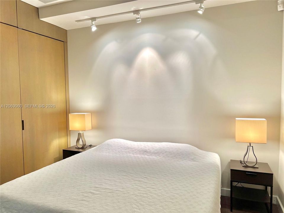 For Rent: $4,500 (2 beds, 2 baths, 1045 Square Feet)
