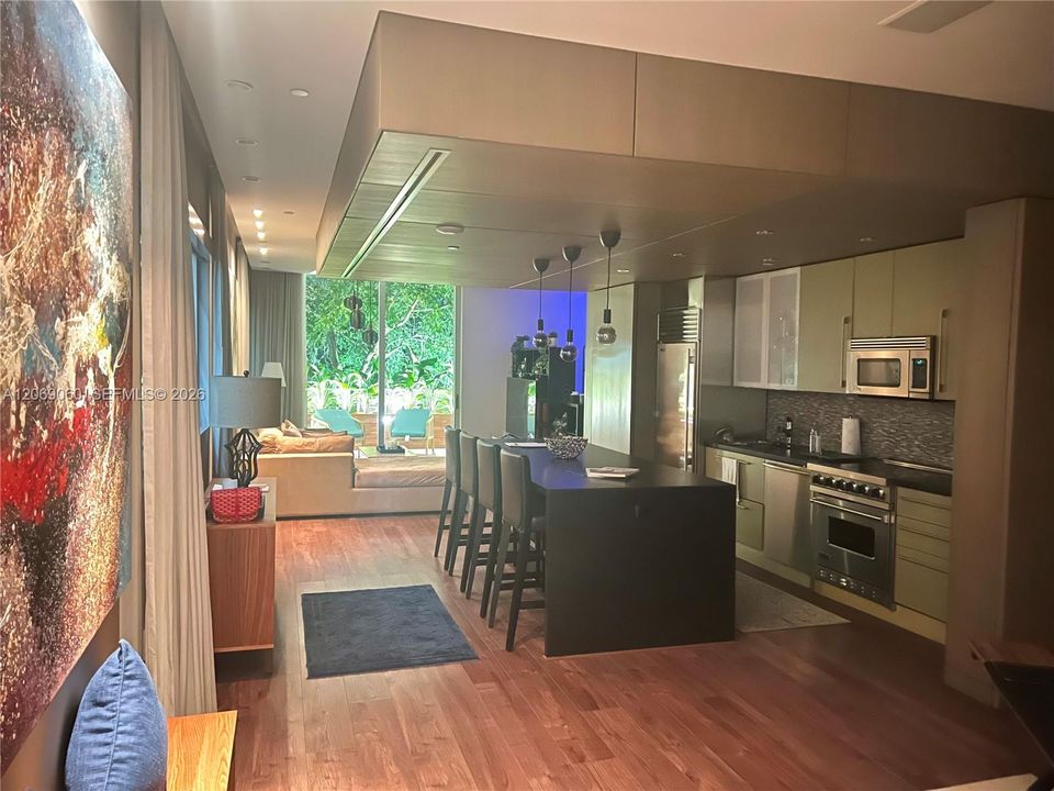 For Rent: $4,500 (2 beds, 2 baths, 1045 Square Feet)