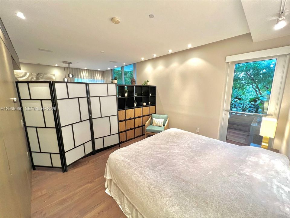 For Rent: $4,500 (2 beds, 2 baths, 1045 Square Feet)