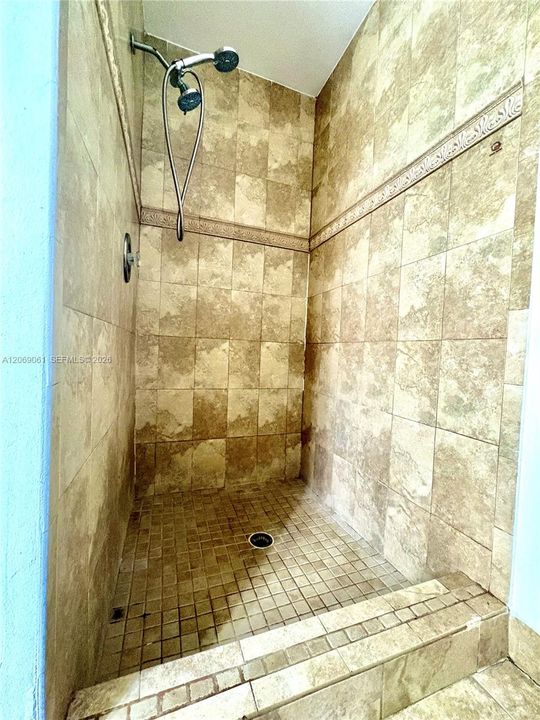 En Venta: $559,000 (3 camas, 2 baños, 1624 Pies cuadrados)