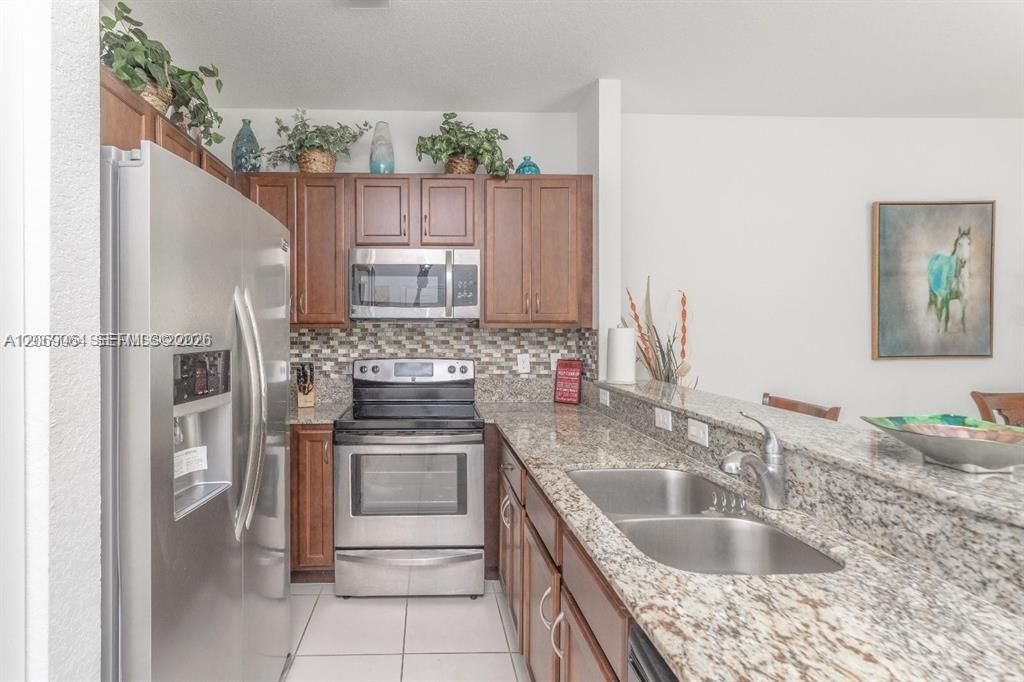 For Sale: $389,900 (3 beds, 2 baths, 1656 Square Feet)