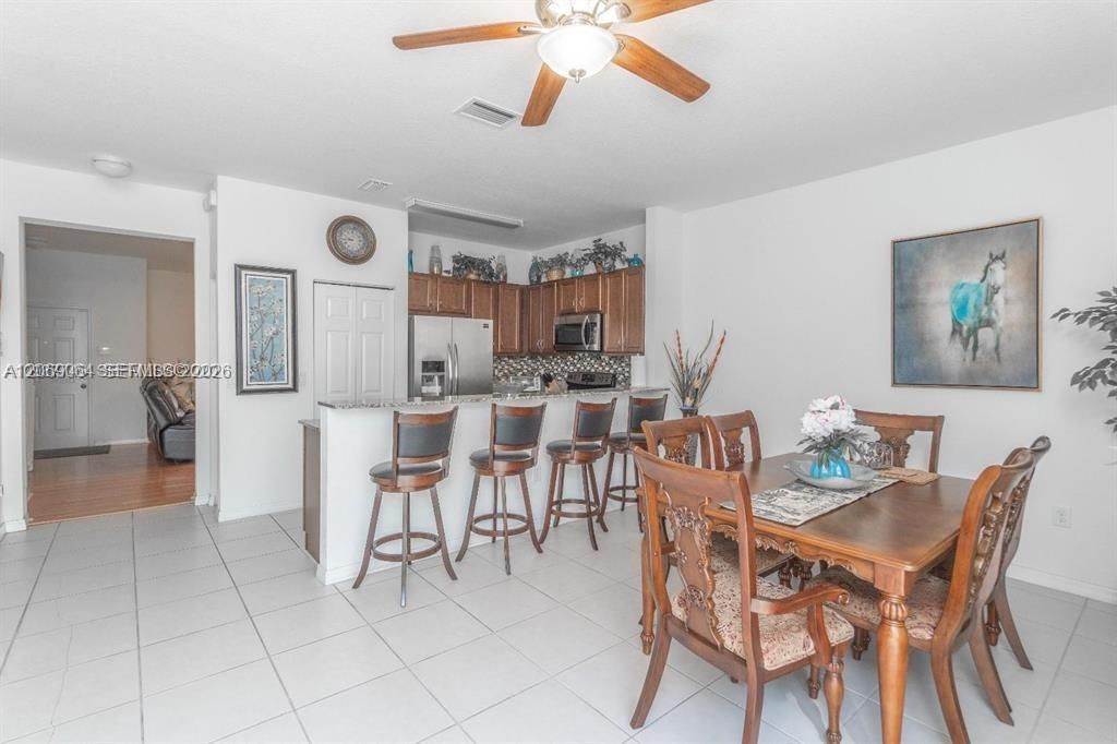 For Sale: $389,900 (3 beds, 2 baths, 1656 Square Feet)