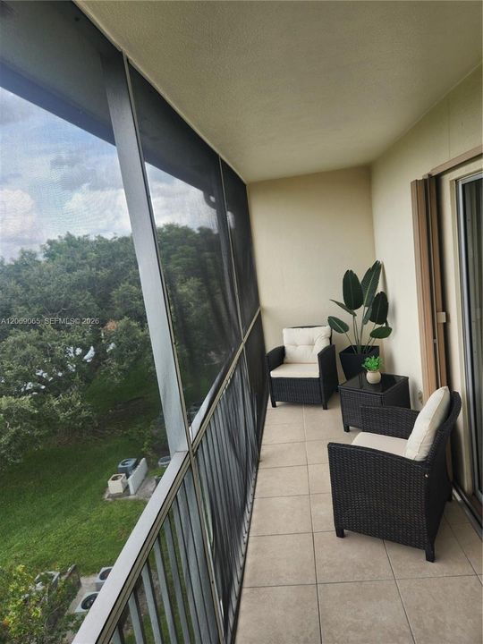 For Rent: $1,750 (1 beds, 1 baths, 811 Square Feet)