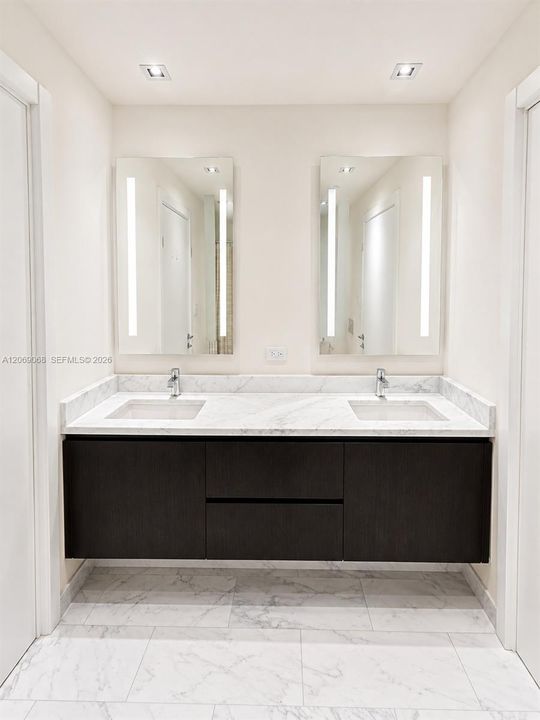 For Sale: $815,000 (1 beds, 1 baths, 792 Square Feet)