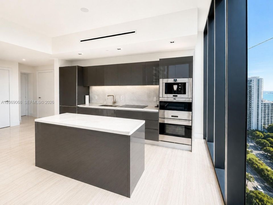 For Sale: $815,000 (1 beds, 1 baths, 792 Square Feet)