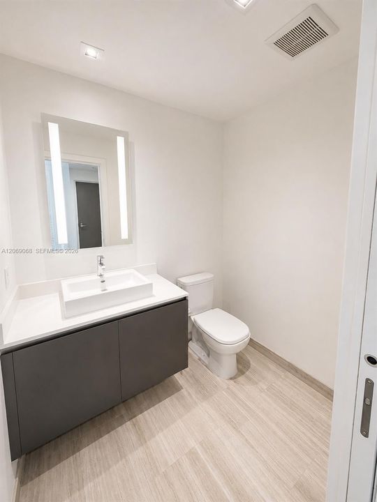 For Sale: $815,000 (1 beds, 1 baths, 792 Square Feet)