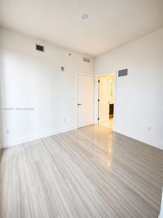For Sale: $815,000 (1 beds, 1 baths, 792 Square Feet)