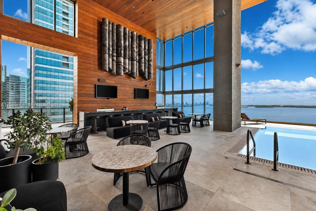 For Sale: $815,000 (1 beds, 1 baths, 792 Square Feet)