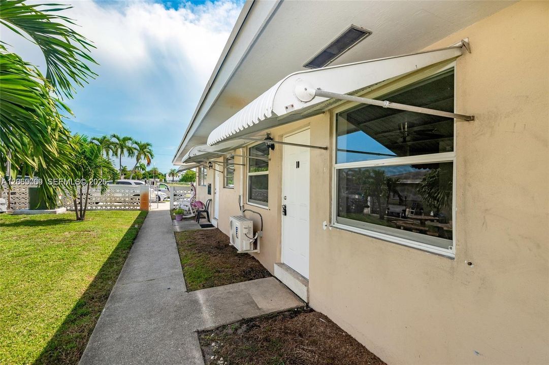 For Rent: $1,600 (1 beds, 1 baths, 580 Square Feet)