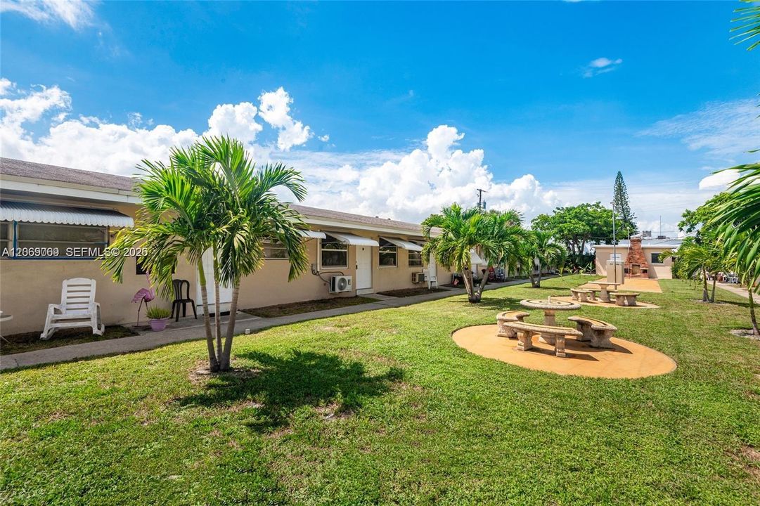 For Rent: $1,600 (1 beds, 1 baths, 580 Square Feet)
