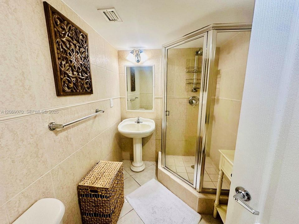 For Rent: $4,500 (2 beds, 2 baths, 848 Square Feet)