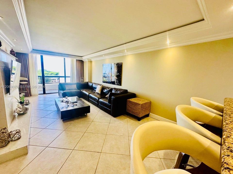 For Rent: $4,500 (2 beds, 2 baths, 848 Square Feet)