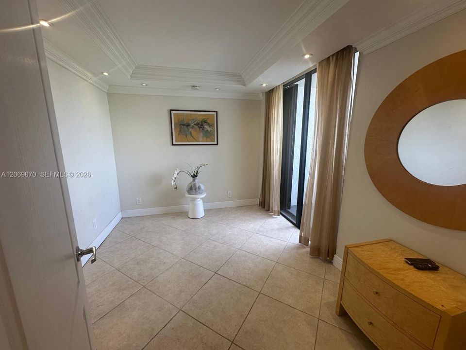 For Rent: $4,500 (2 beds, 2 baths, 848 Square Feet)