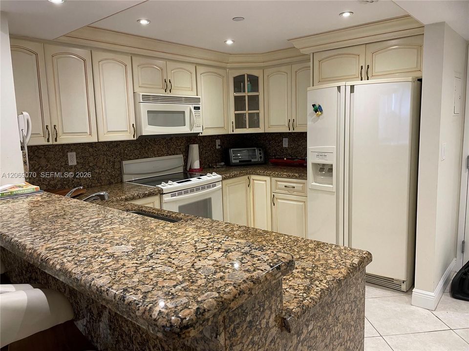 For Rent: $4,500 (2 beds, 2 baths, 848 Square Feet)
