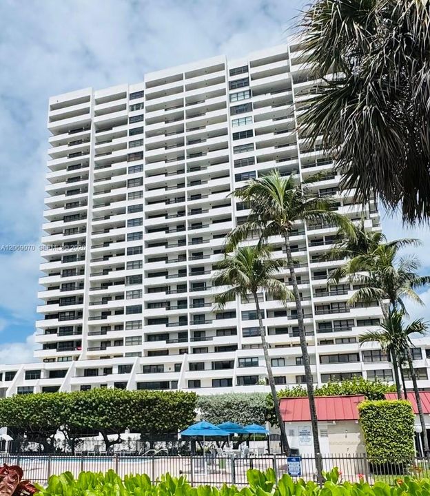For Rent: $4,500 (2 beds, 2 baths, 848 Square Feet)
