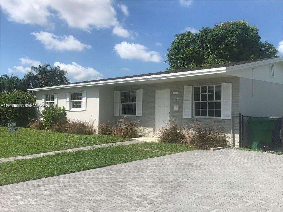 For Sale: $755,000 (4 beds, 2 baths, 1598 Square Feet)