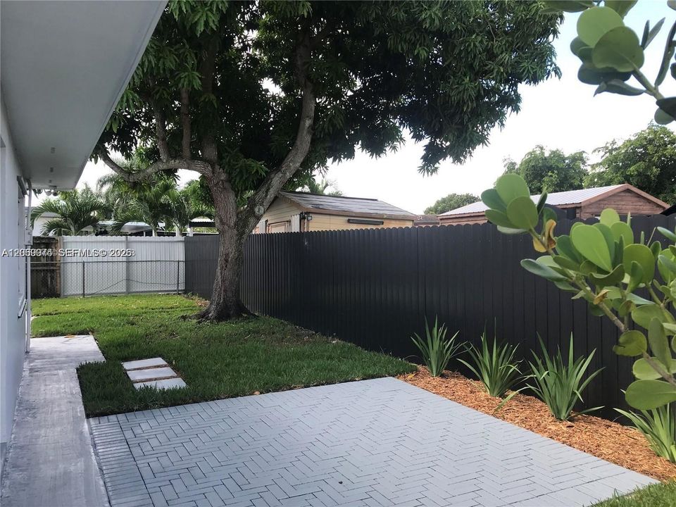 For Sale: $755,000 (4 beds, 2 baths, 1598 Square Feet)