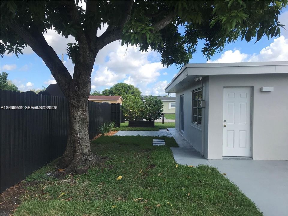 For Sale: $755,000 (4 beds, 2 baths, 1598 Square Feet)